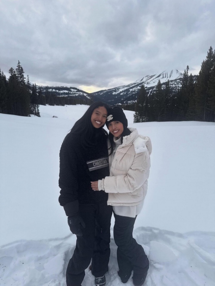 世界杯官方资讯-🎂瓦妮莎晒照为大女儿庆生：爸爸妈妈永远爱你 此刻到永恒❤️